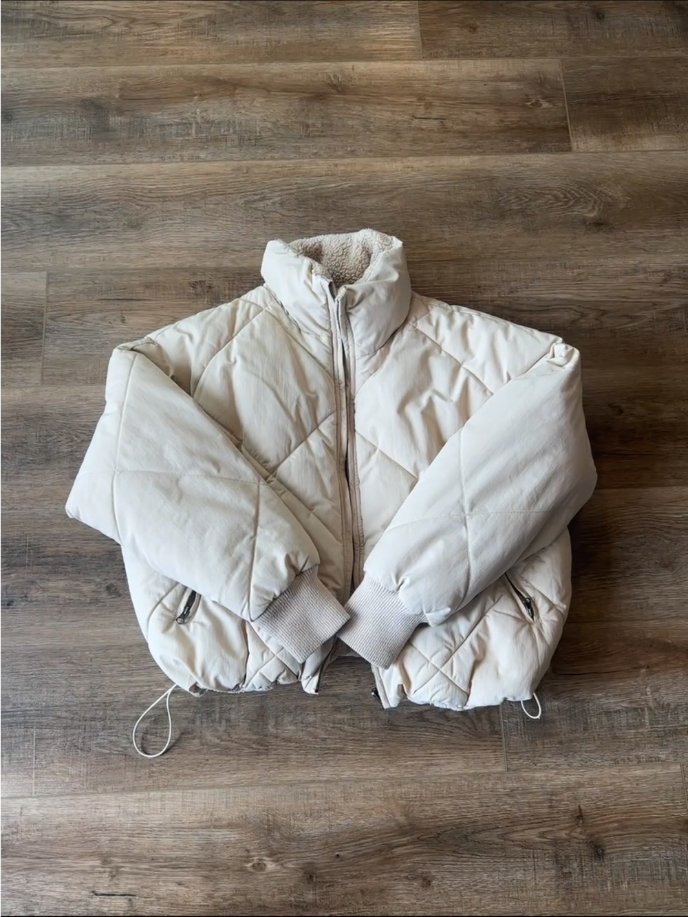 American Eagle Outfitters Cropped Reversible Puffer Jacket